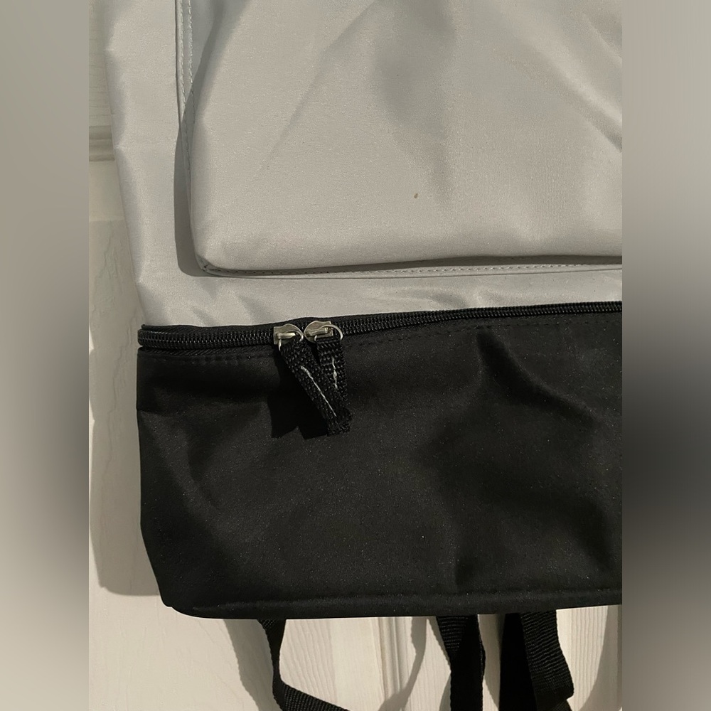DSW backpack - Picture 2 of 4